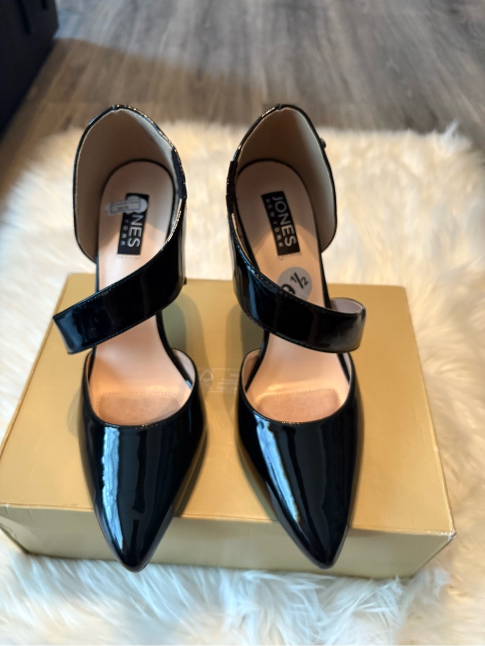 Jones New York Black Patent Mary Jane Pointed-Toe Heels - Picture 2 of 4